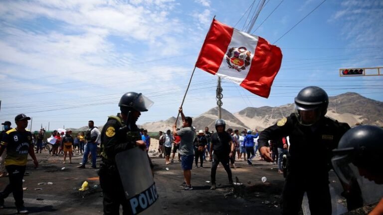 As public anger mounts, Peru’s lawmakers reject reform needed to hold early elections