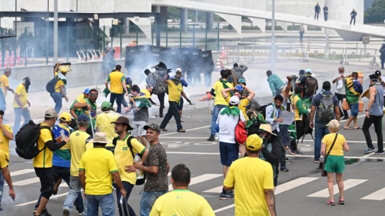 Brazil: Bolsonaro supporters break into Brazilian Congress and presidential palace