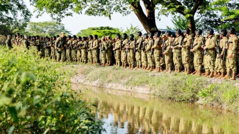 El Salvador security forces surround town after officer is killed