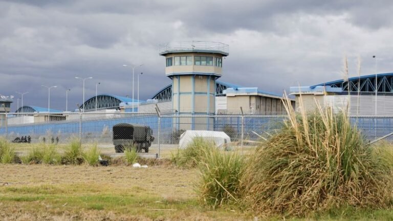 Ecuador: 90 prison guards held hostage by inmates across five prisons amid security crisis