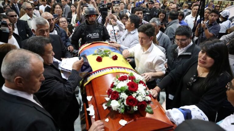 Fernando Villavicencio: Relatives bury assassinated Ecuadorian presidential candidate